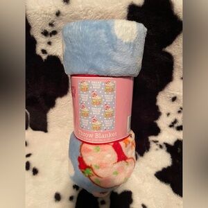 Strawberry Shortcake Throw Travel Blanket NWT